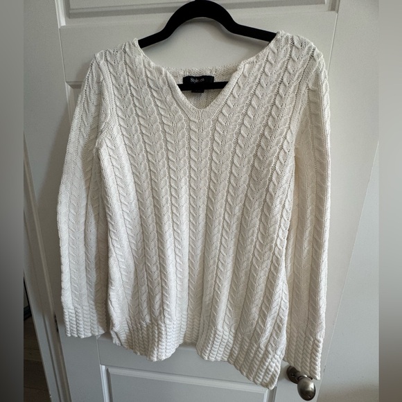 Beautiful sweater - Picture 1 of 3